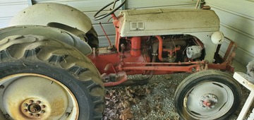 What Is This Tractor. Cant Find Any Numbers On It. 8N Maybe?