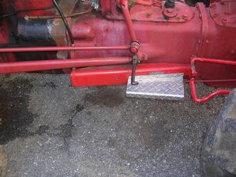 1944, Ford 2N - Mounting Bracket Along Belly