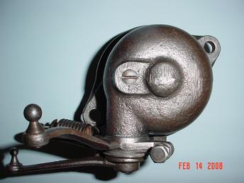 Ford 9N - Early Cast Iron Governor 2