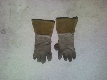 25BL - gloves