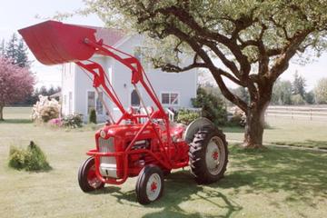 Ford 641 with a Wagner loader (1958)