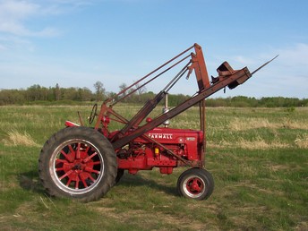 1943 Farmall H With #30 Loader