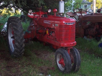 1943 Farmall H Ready For The Show