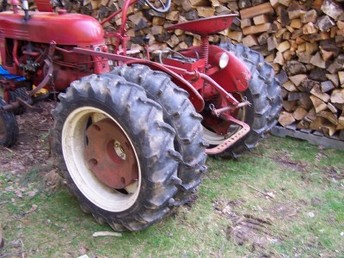 52 Farmall Cub W/Duallies - I mounted two more ag tires using the wheel spacers from ezaccessories and with the farmall inside wheel centers turned inward i mounted two int154 cub rims outward.