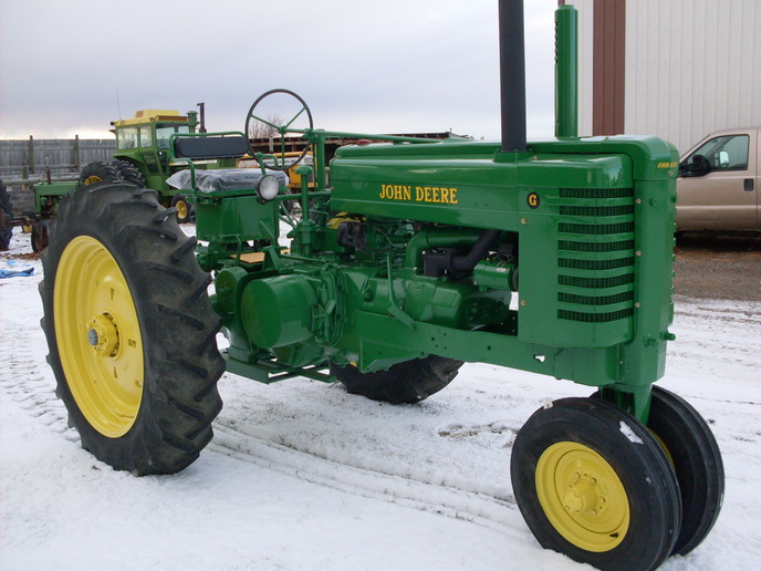 1950 John Deere B (2012-11-02) - Tractor Shed