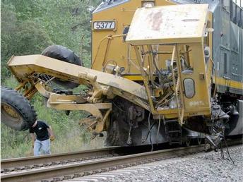 Cat Motorgrader VS Train