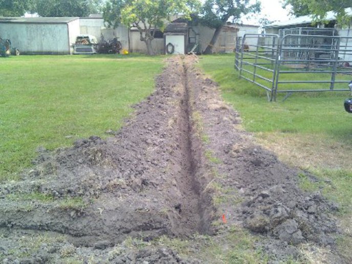 Getting too old for ditch digging... - Yesterday's Tractors