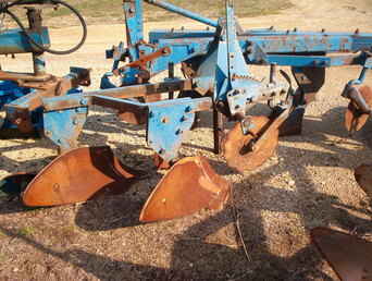 Used Farm Tractors for Sale: Ford 101 Plow (2009-03-23) - TractorShed.com